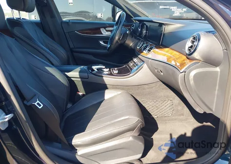 2017 Mercedes-Benz E 300 4Matic из США, поврежденный, VIN WDDZF4KB0HA018537